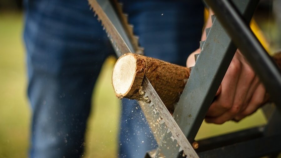 Holzfäller Spiele als Teambuilding-Event in der VILA VITA Marburg